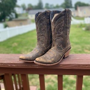 Liberty Black Size 9B Color: Canela